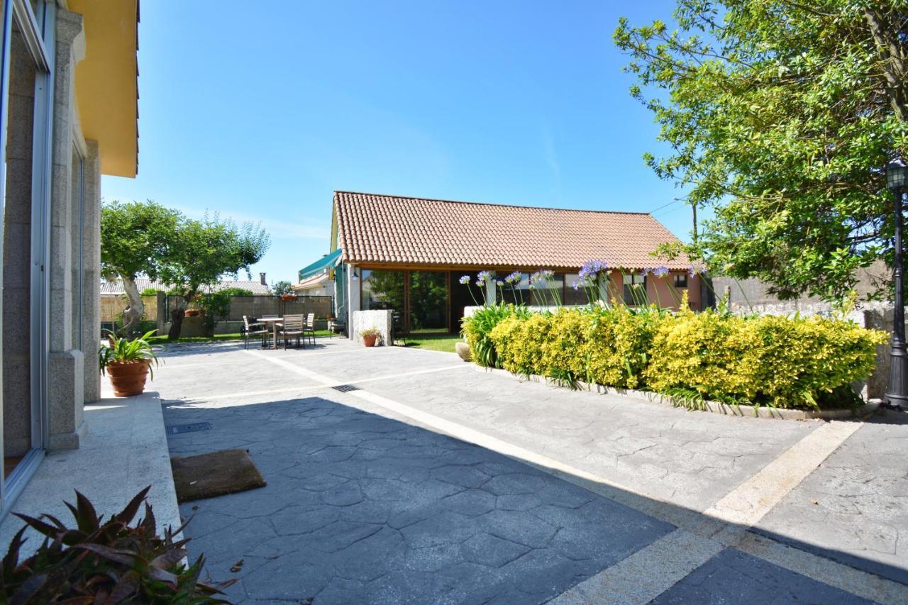 Galihost - Casa Con Precioso Jardin En Vilanova De Arousa Luaran gambar
