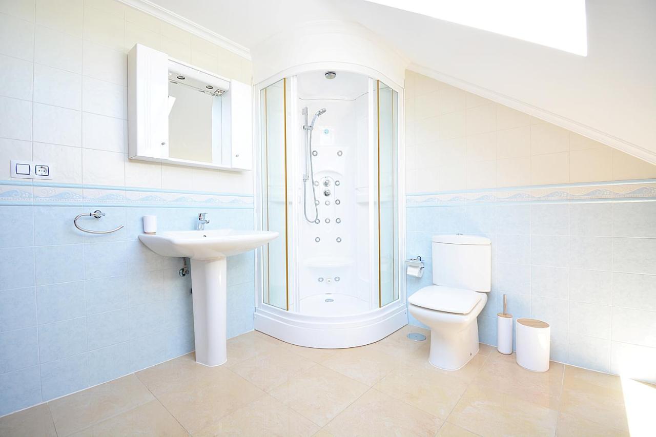 Galihost - Casa Con Precioso Jardin En Vilanova De Arousa Luaran gambar