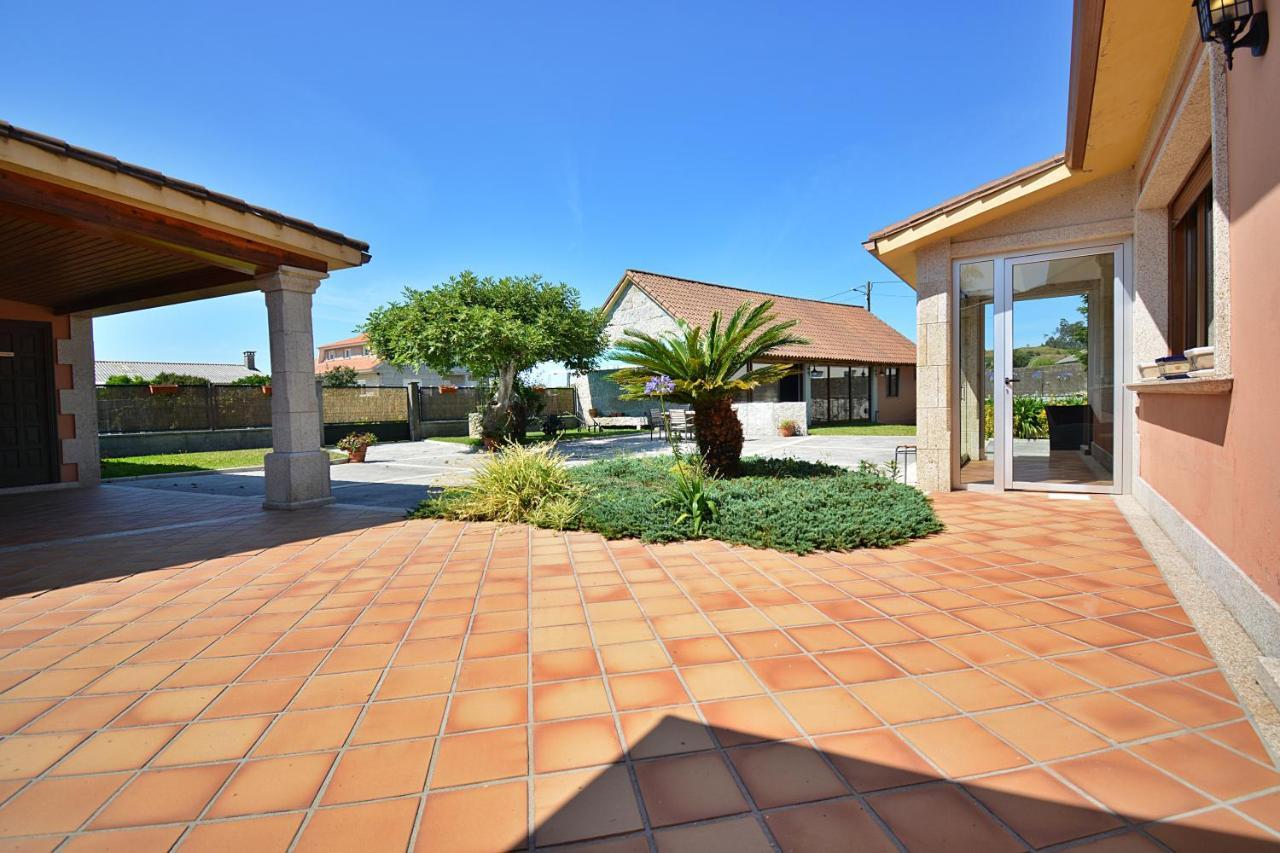 Galihost - Casa Con Precioso Jardin En Vilanova De Arousa Luaran gambar